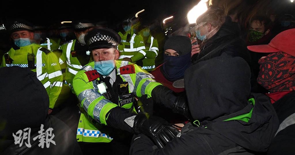倫敦警涉殺女子案　民眾悼念死者爆警民衝突