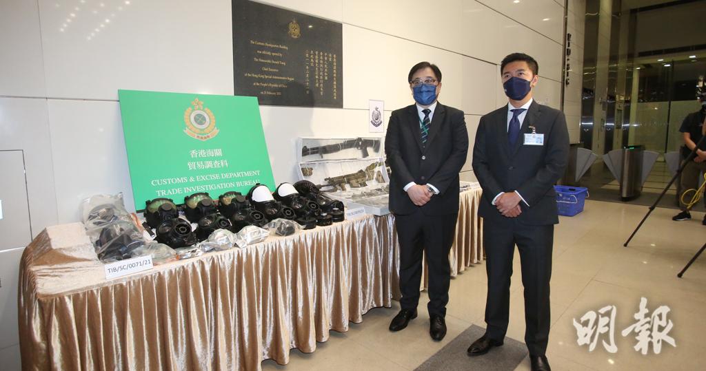 海關警方聯合行動檢防毒面罩仿製槍拘兩男