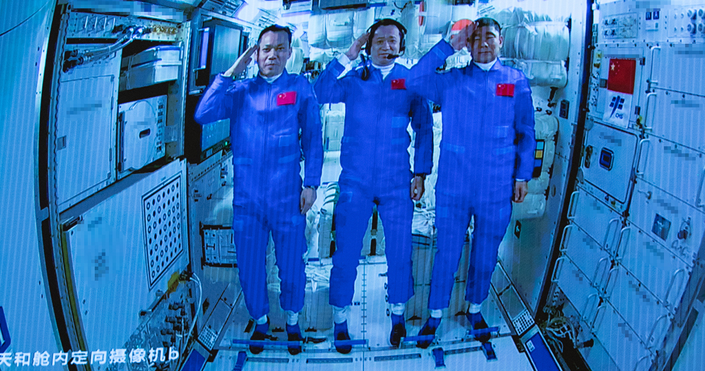 神舟十二號｜神舟十二號與天和核心艙交會對接成功　3太空人進入太空站【短片】