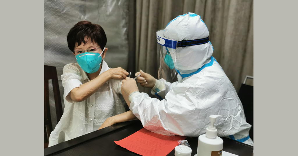 新冠疫苗｜洪秀柱大陸打針　稱台灣人民搶疫苗令人唏噓