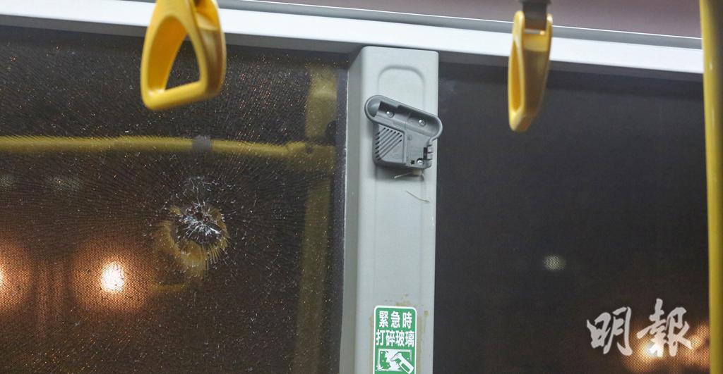 上環乘客緊急槌敲碎巴士玻璃被捕