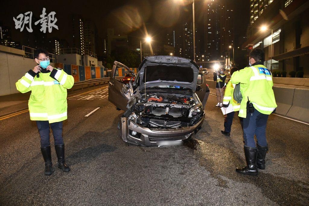 農夫車龍翔道撞壆打觔斗越線司機頭傷送院 09 46 2129 港聞 即時新聞 明報新聞網