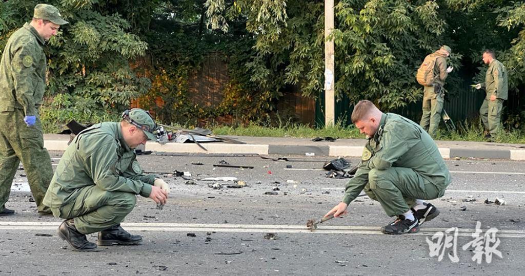 俄羅斯調查人員在爆炸現場調查。（法新社）