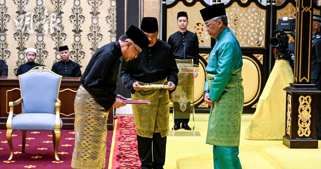 安華宣誓就任馬來西亞首相