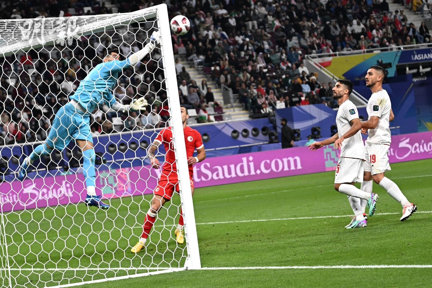 亞洲盃直擊｜港足0：1僅負伊朗分組賽兩連敗下周二生死戰鬥巴勒斯坦(03:29) - 20240120 - 體育- 即時新聞- 明報新聞網