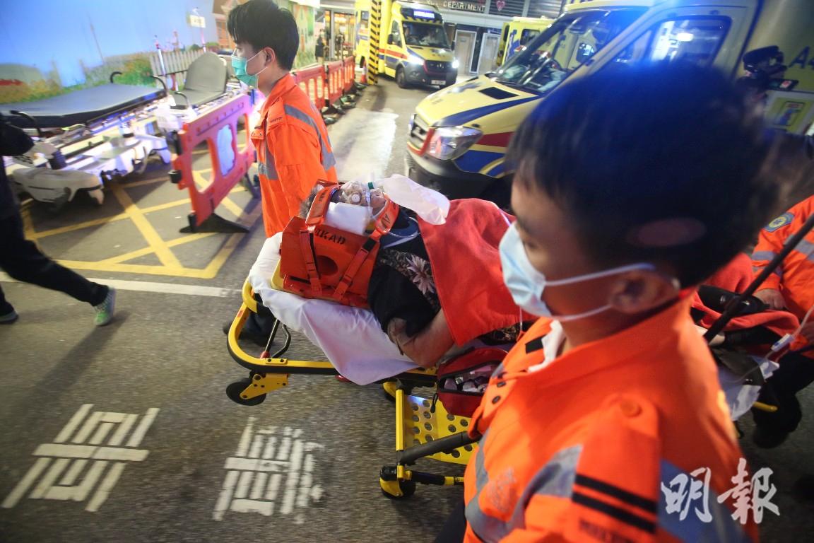 土瓜灣七旬婦遭客貨車撞傷  昏迷送院
