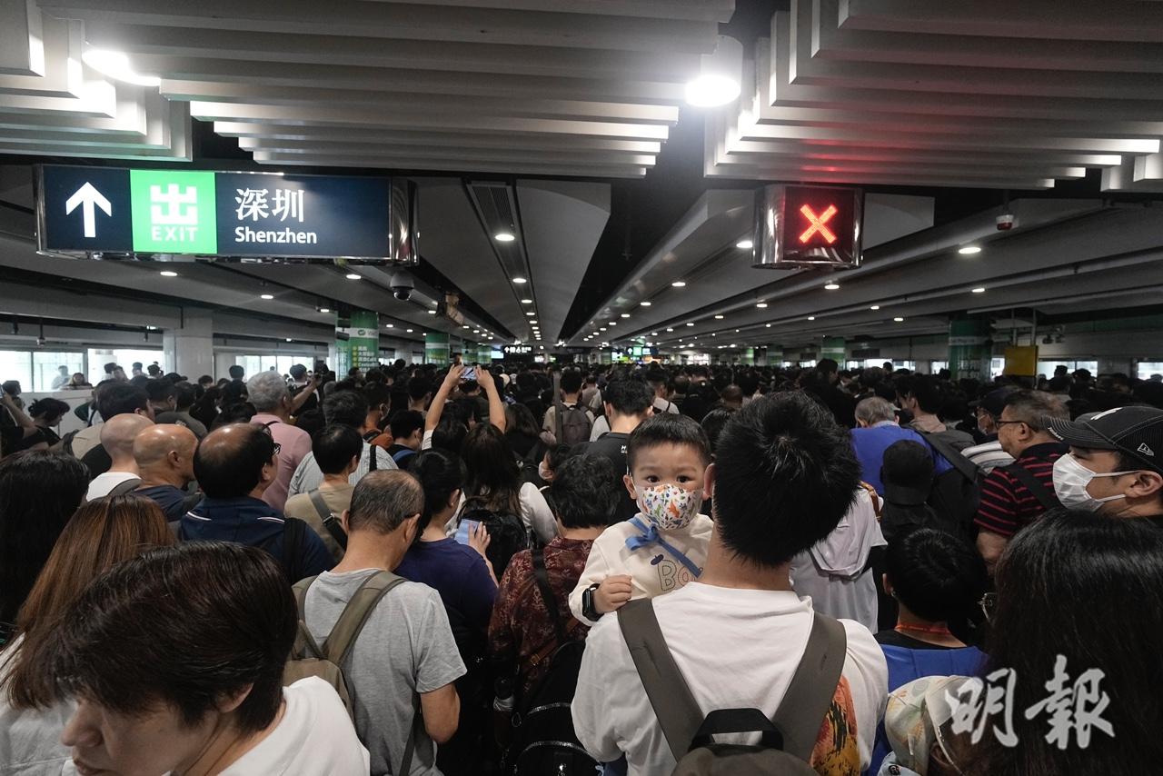 截至下午4時近59萬人次香港居民出境　入境人次14.1萬　6.85萬人次屬旅客