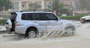 迪拜罕有持續暴雨　商場房屋被淹　有司機棄車逃生【短片】