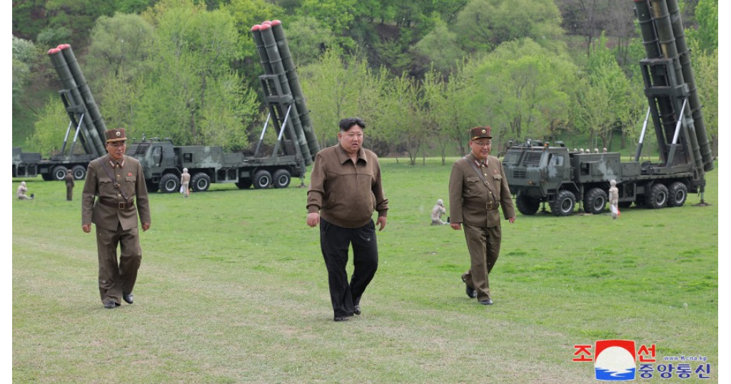 朝鮮核反擊模擬訓練　發射4枚超大型火箭炮