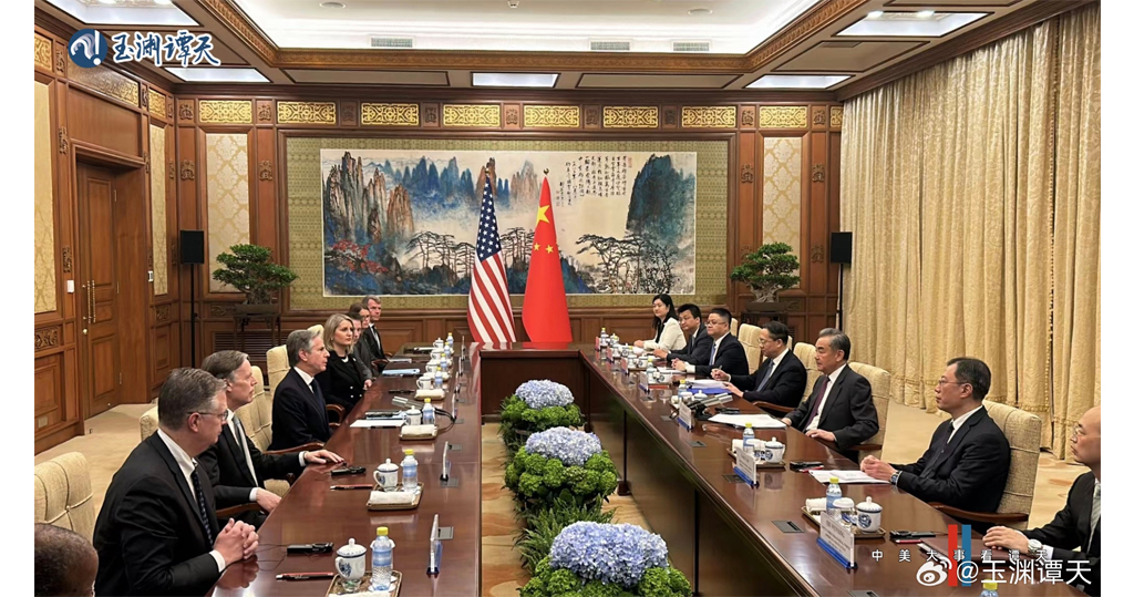 中共中央政治局委員、外長王毅（右三）今早（26日）在北京與美國國務卿布林肯（左三）舉行會談。（「玉淵潭天」微博圖片）