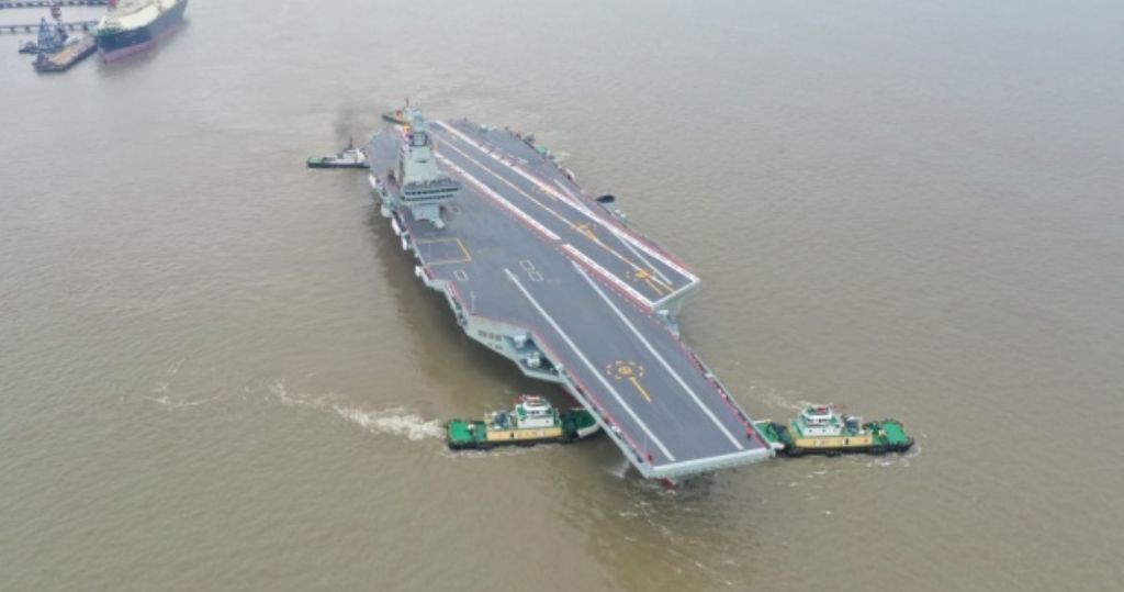 中國第三艘航母福建艦啟航