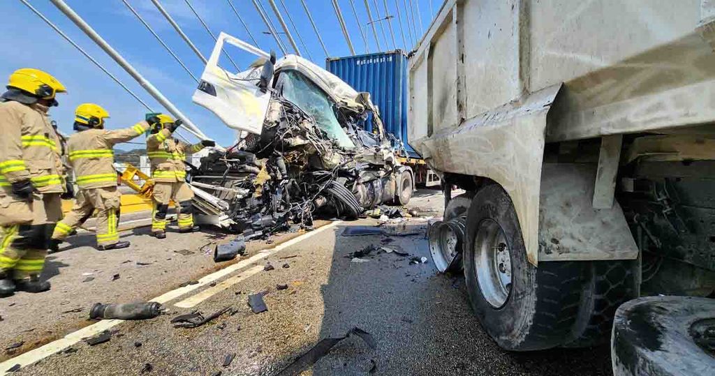 汀九橋三車相撞　貨櫃車拖頭司機一度被困