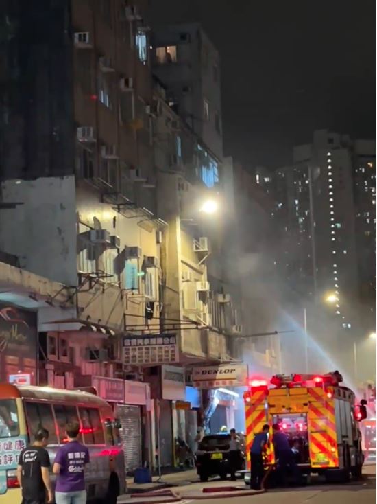 九龍城大廈火警　兩長者逃到天台　消防協助離開
