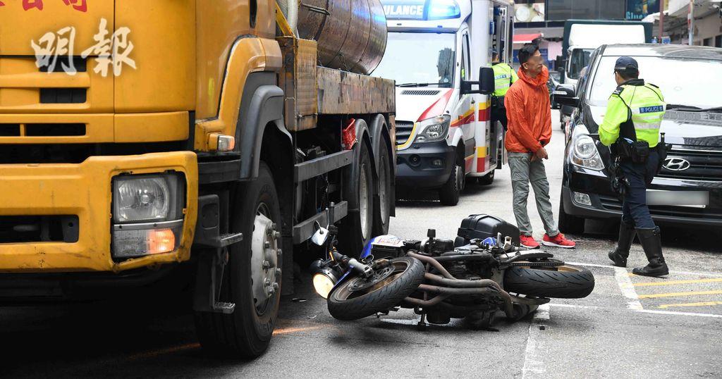 尖沙嘴電單車「攝車罅」撞貨Van車門　再撼工程車　鐵騎士受傷