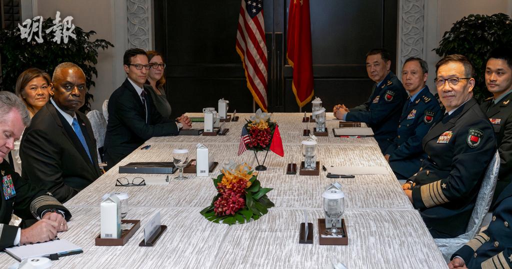 中國國防部長董軍（右一）與美國國防部長奧斯汀（左二）今日（5月31日）在新加坡的香格里拉對話會期間舉行會談，就中美關係、台灣、南海問題交換意見。（路透社）