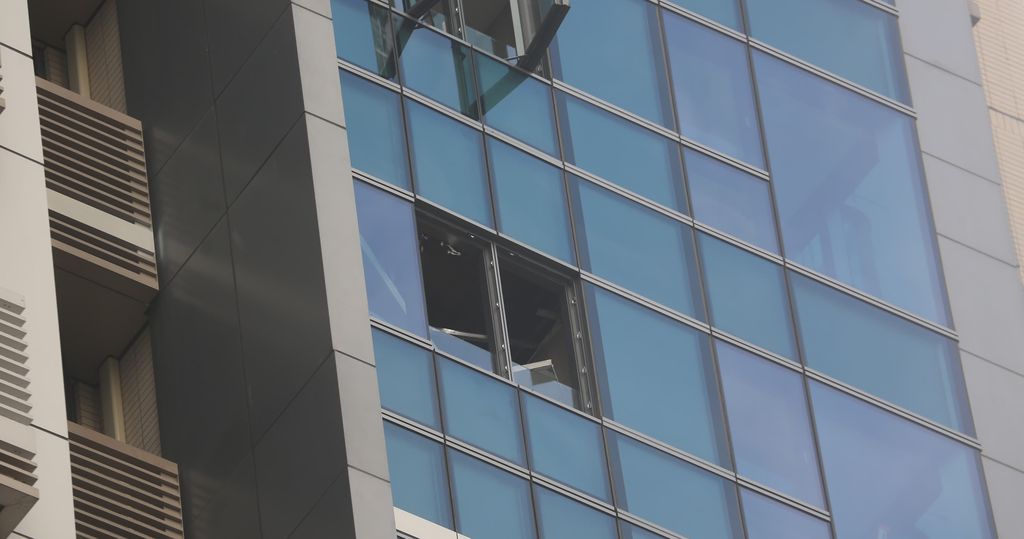 維港匯疑氣體爆炸　兩隻鋁窗飛彈對面街　煤氣：熱水爐測試時有異常響聲