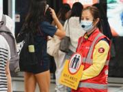 港鐵將派安全大使非繁忙時間示範電梯「左右企穩」　未考慮引用港鐵附例規管