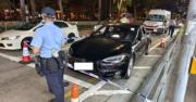 尖沙嘴可疑車輛圖衝路障　男司機被捕乘客在逃
