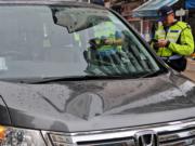 六旬婦昨雨中捱私家車撞　留醫一晚不治