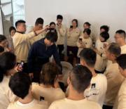 網絡熱話 | 北大畢業生轉行中醫正骨年入百萬  被指「敗類」踢出班級群