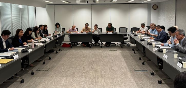 運輸署長晤的士業界　重申政府決心打擊非法取酬載客活動