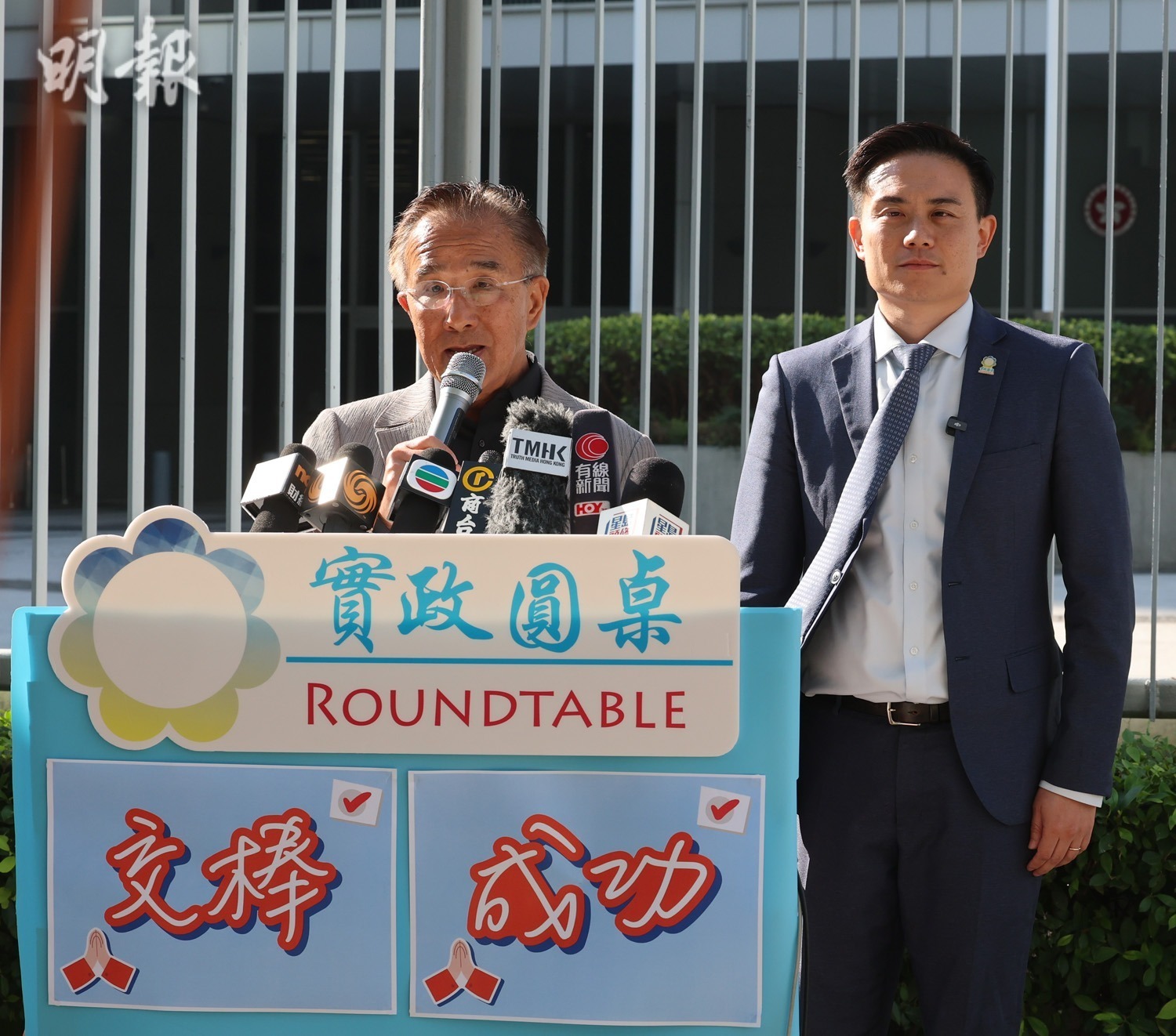 莊豪鋒(右)和田北辰(左)見傳媒。(李紹昌攝)