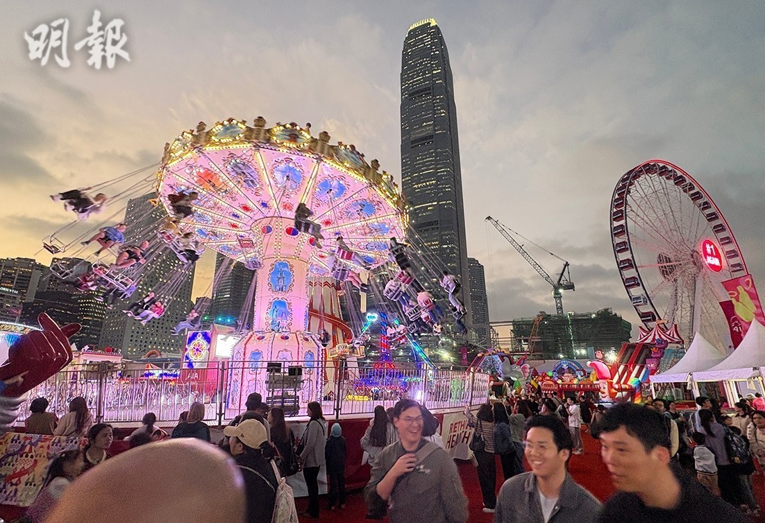 中環海濱AIA嘉年華｜短片：走入嘉年華睇雜技、玩機動遊戲(19:14) - 20251222 - 熱點- 即時新聞- 明報新聞網