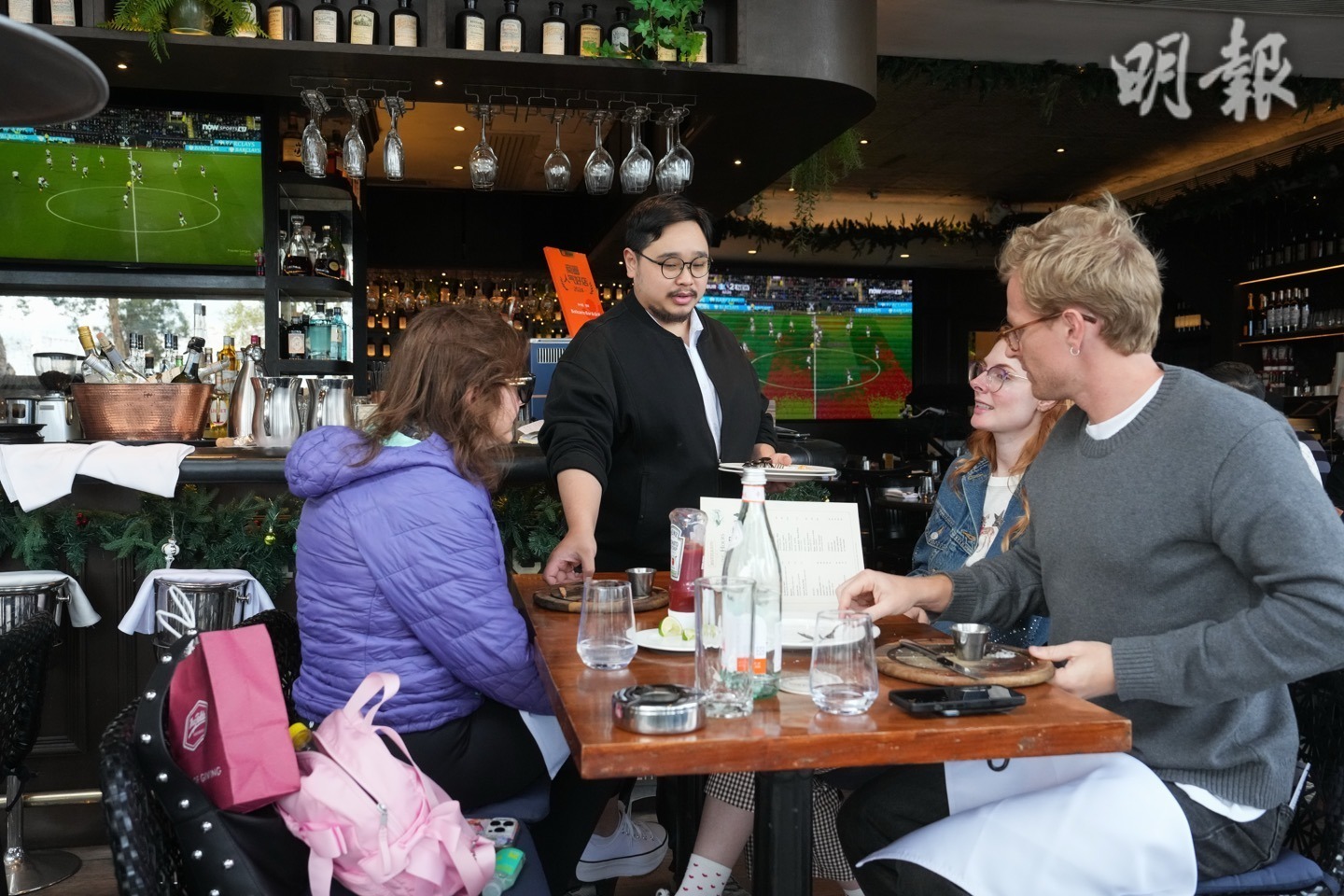 位於尖沙嘴海旁餐廳情况。(廖凱霖攝)