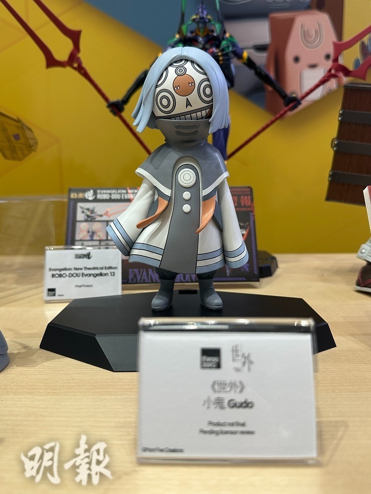 threezero 與本地動畫《世外》合作推出「小鬼」搪膠人偶，「潮玩區」現場開放預售。（林幸言攝）