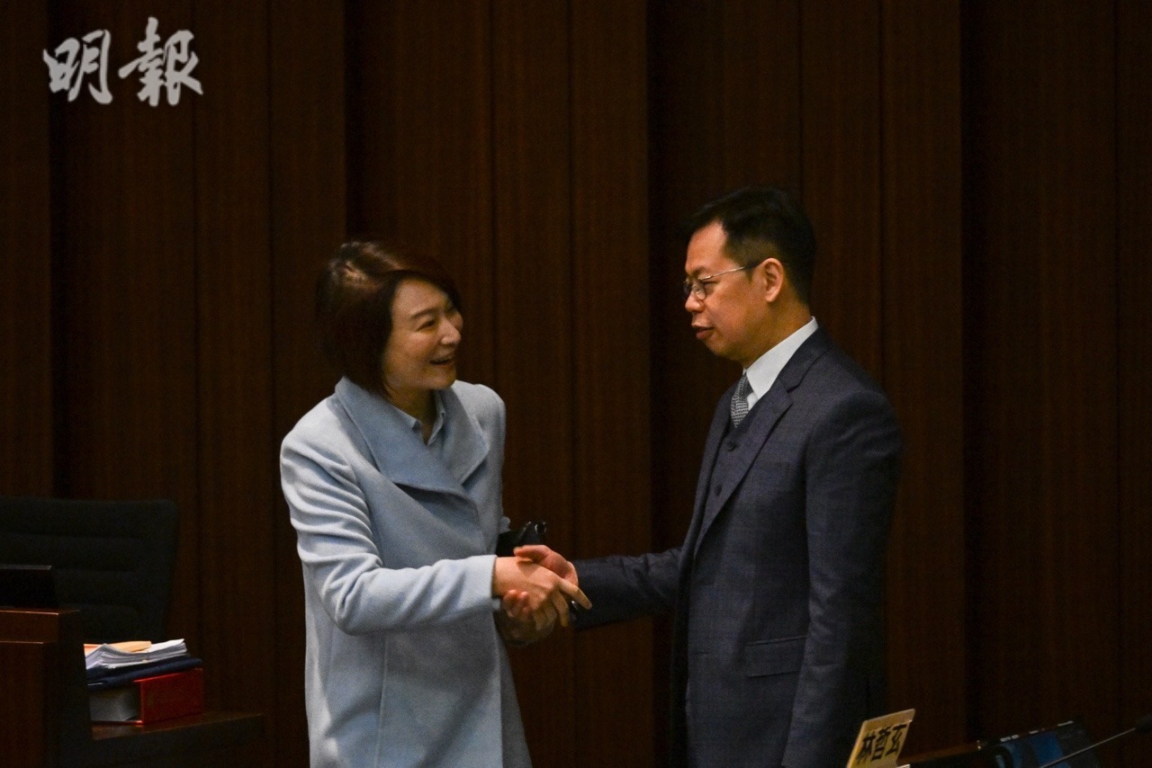 立法會選主席陳振英倡加強行政立法溝通李慧琼：遇重要議題會留守立法會(10:41) - 20260108 - 港聞- 即時新聞- 明報新聞網
