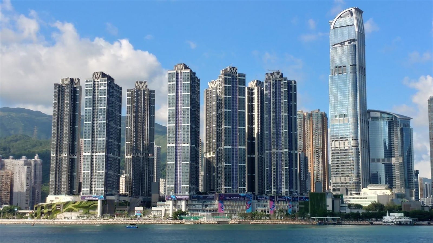 買家爭購海之戀3房銀主盤 呎價逼2萬創近一年新高