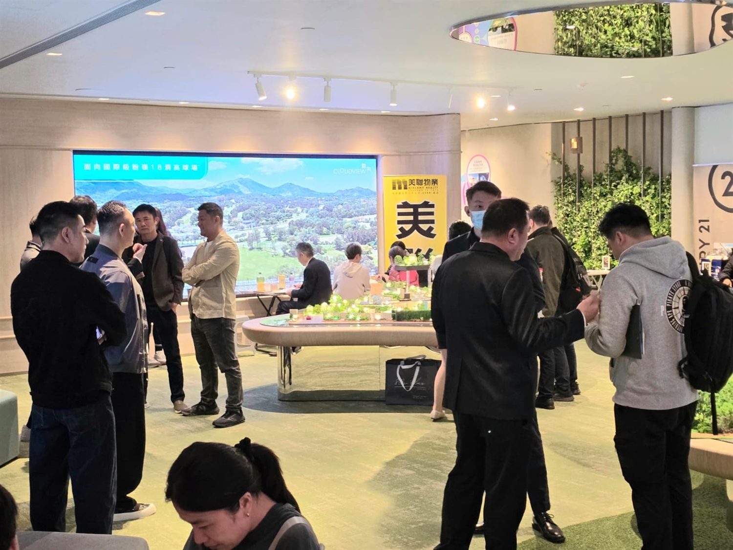 雲向累收近2500票 超額逾11倍