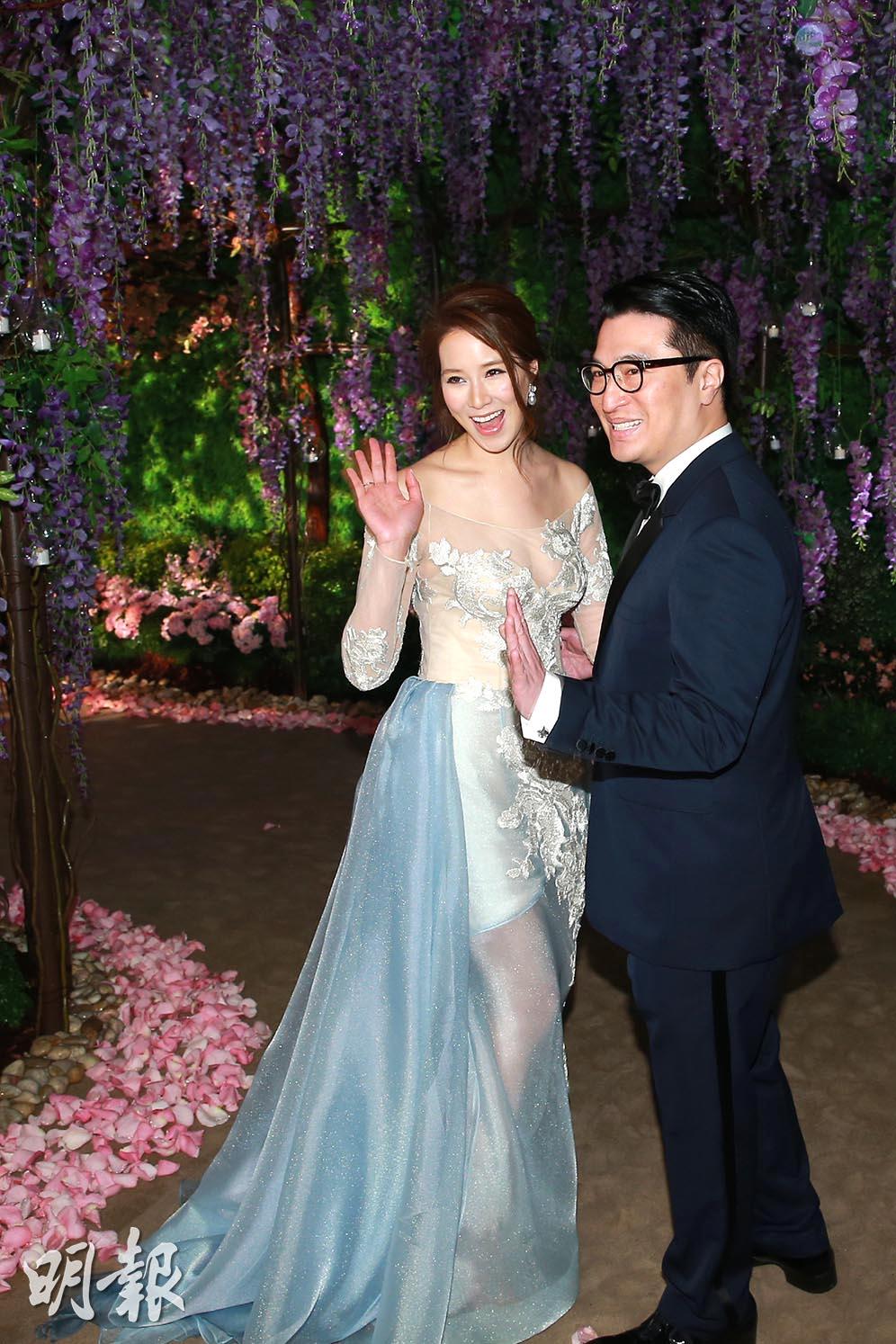徐子淇細仔百日宴 透視徐子淇拖老公露面笑住耍手封肚 Showbiz 明報ol網