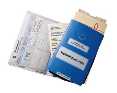 在德國申請的歐盟寵物護照，讓寵物可以自由出入歐盟及部分非歐盟國家，也代替了香港的寵物針卡。現在往英國要另外申請許可。（匡翹提供）