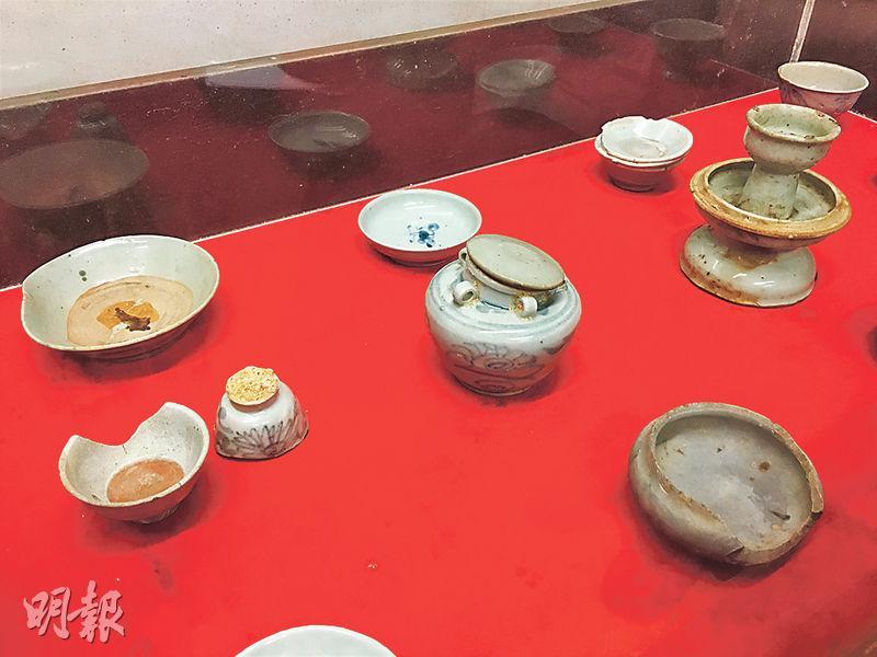 碰上展覽室休息日，也可在樊仙宮裏欣賞小部分的青花瓷古物。（ 潘曉彤攝）