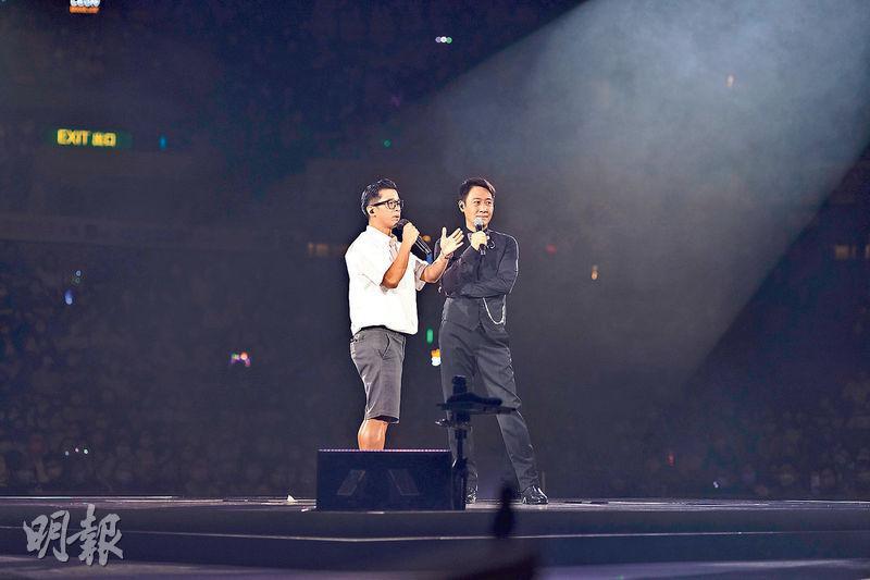 林海峰（左）大爆黎明（右）親自邀請擔任首場演唱會嘉賓，還在現場播出對方的錄音留言。