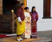2017年6月，日本真子公主（中）訪問不丹，與不丹國王王后合照。（法新社）