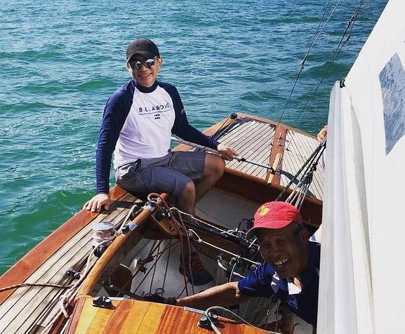 梁朝偉除了滑水及滑雪外，也愛駕駛小型帆船。（梁朝偉Instagram圖片）
