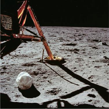 1969年阿波羅登月艙下方的一個噴射袋。（NASA）