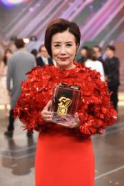汪明荃獲頒「TVB 50年金禧服務大獎」。（劉永銳、鍾偉茵攝）