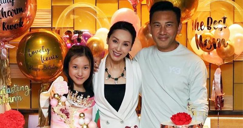 郭可盈與丈夫林文龍、女兒天若一同慶祝生日。（郭可盈Instagram圖片）