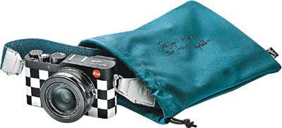隨機附送——Leica D-Lux 7 Vans×Ray Barbee隨機附送特別設計的藍綠色背帶及防塵套。（品牌提供）