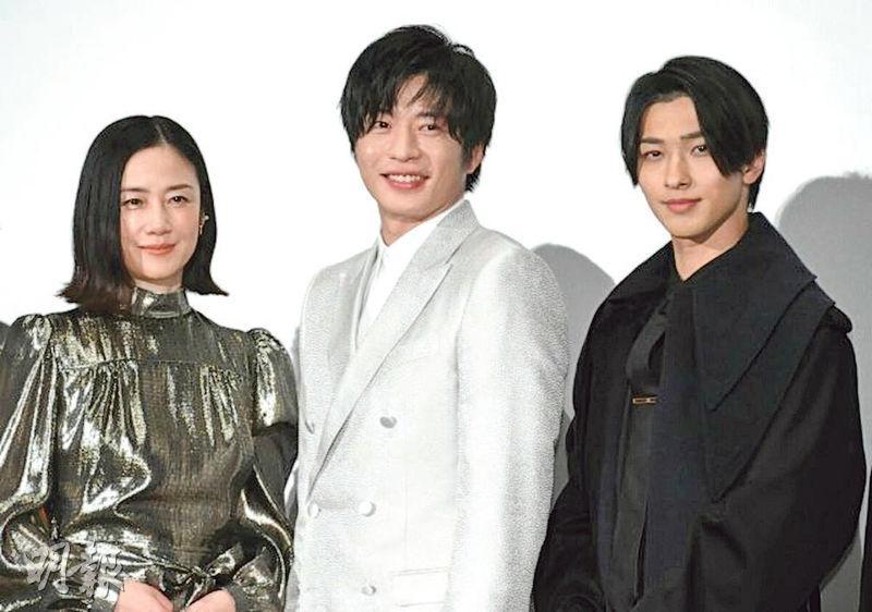 原田知世（左起）、田中圭及橫濱流星合演新片《輪到你了》。