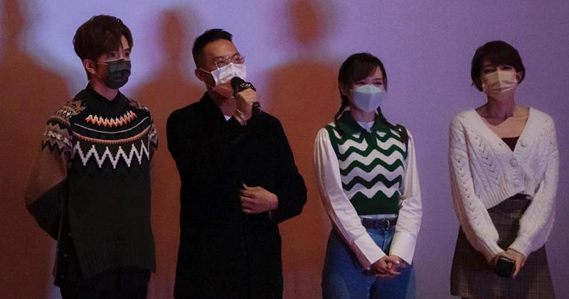 Anson Lo（左起）跟導演、陳紫萱及蘇皓兒到戲院謝票。（讀者提供圖片）