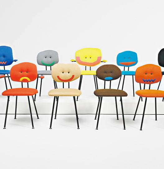 荷蘭家俬品牌 Lensvelt 找來時裝設計師Walter van Beirendonck以Maarten Baas的101 Chairs 為藍本，重新演繹成Character系列，限量合共120 款，每款獨一無二。部分椅子附有假髮及嘴巴，扶手款式更在手柄上繡有各式字樣，趣味有型兼能貼合收禮者的性格。1600至2200歐元（約14,067至19,342港元）/ www.lensvelt.nl（品牌提供/ Pictore@iStockphoto）