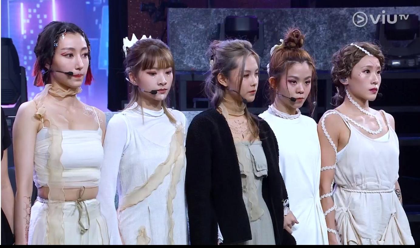 由子涓（左起）、阿蛋、Alice、阿Gao和方方組成的「Jer組」，在5組中表現最低分。（ViuTV截圖）