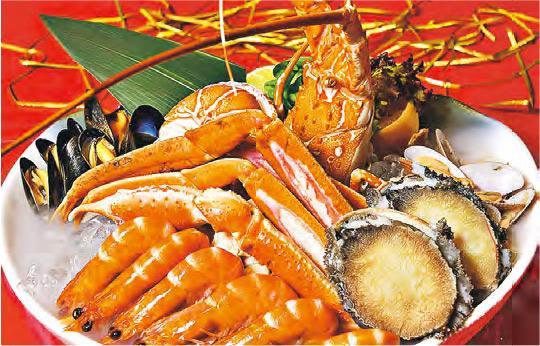 凍海鮮盆包含龍蝦、鱈場蟹腳等海鮮。（聖誕晚餐菜式）（餐廳提供）