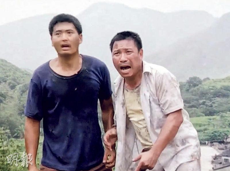 陳松勇（右）曾與周潤發合演《監獄風雲II逃犯》。（資料圖片）