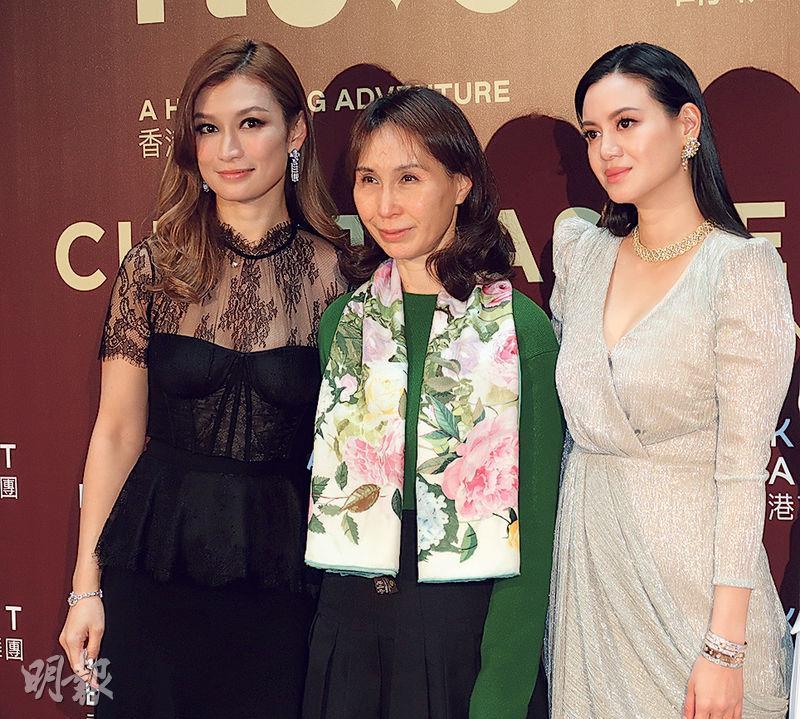 馮余慕莊（左起）、何超鳳和何林恬兒昨日出席《胡桃夾子》聖誕芭蕾慈善首映禮。（攝影/記者：柯美）