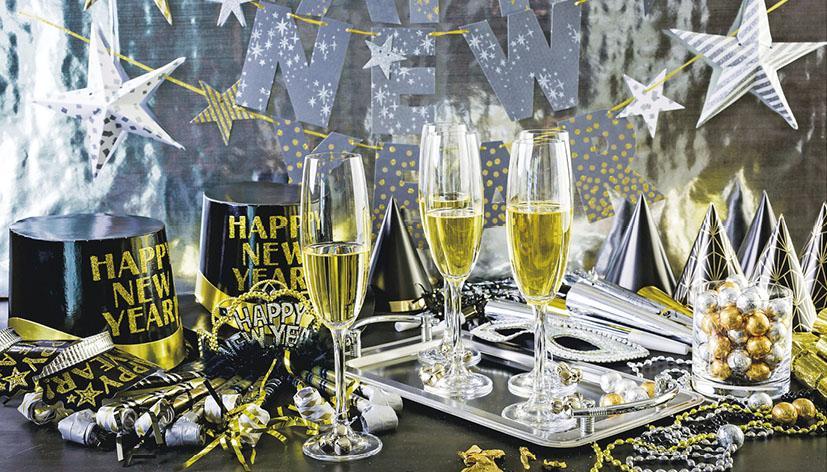新年快樂：經歷兩年疫情，希望大家在2022年有個新開始。趁新年假期，開支香檳、紅酒、gin酒、威士忌，好好跟親友團聚和慶祝。（arinahabich@iStockphoto）